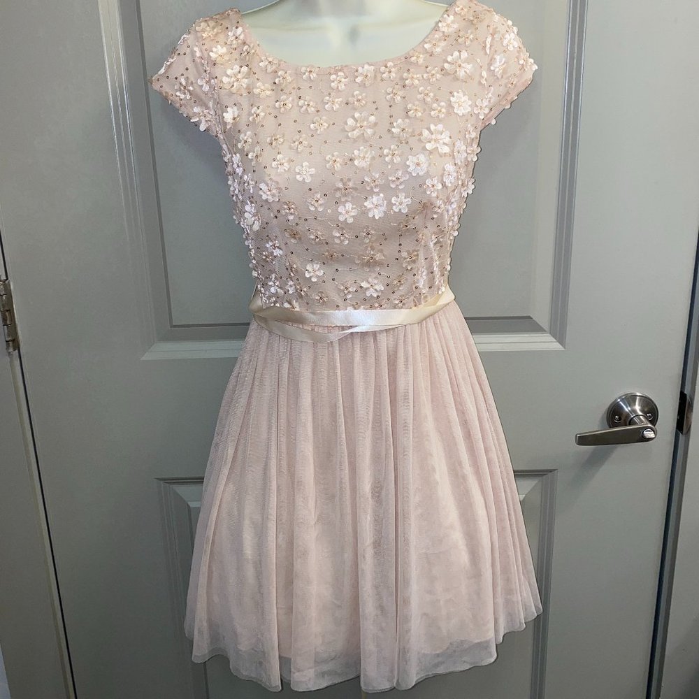 B. Darlin Peach Short Sleeve Dress, S